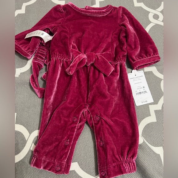 Christmas Bundle Deal - Carter's Newborn jumper and dresses!!!😍😍 - Picture 2 of 4